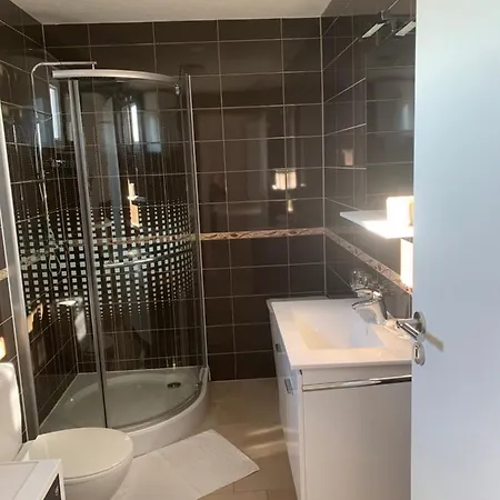 Mellory Apartment