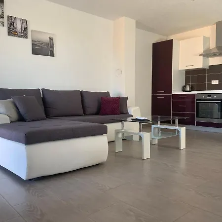 Mellory Apartment